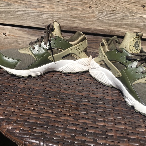 hunter green huaraches